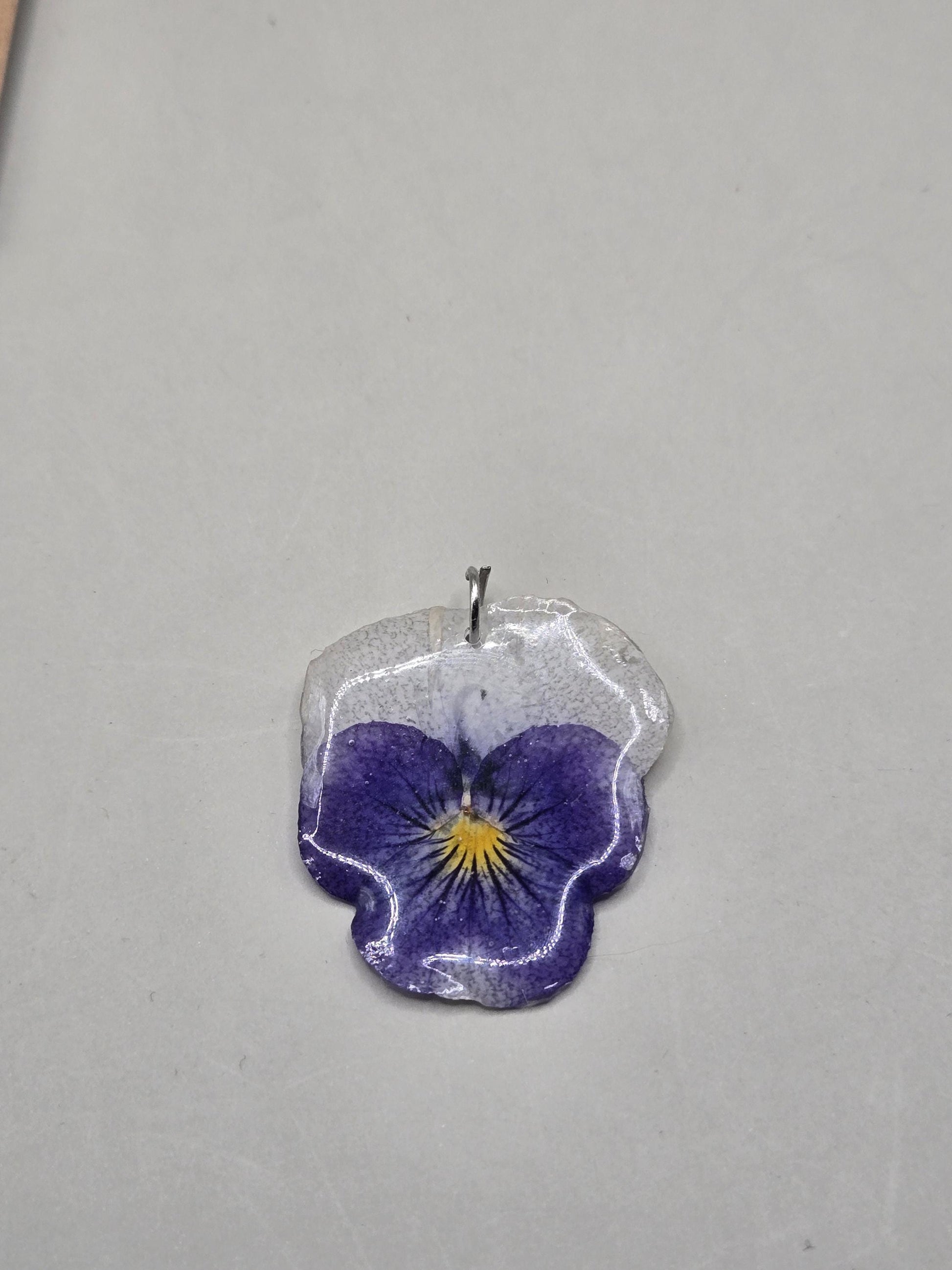 Pressed Flower Resin Necklace Pendant – Real Dried Botanical Jewelry